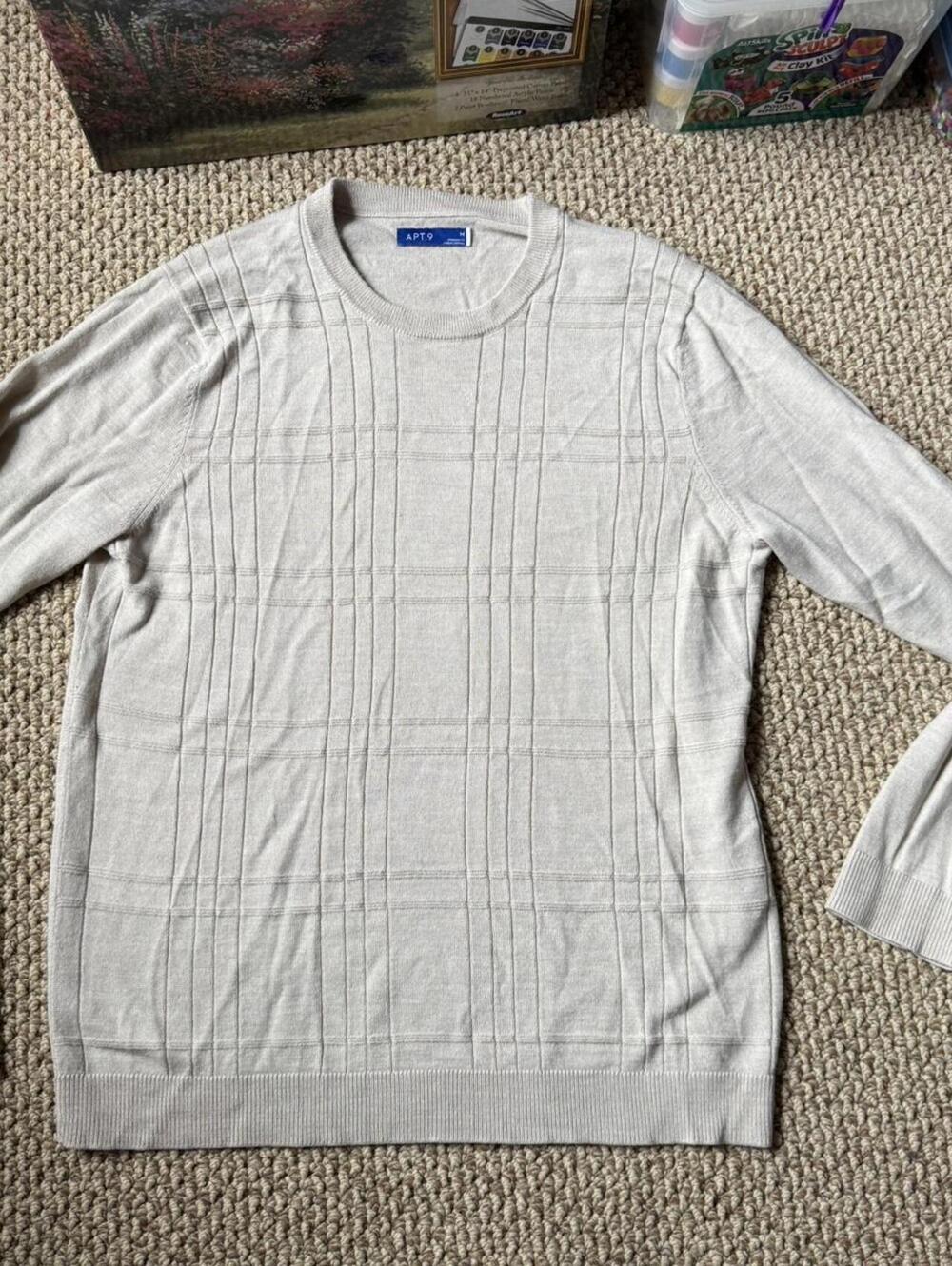 men’s Apt. 9 beige sweater long sleeve